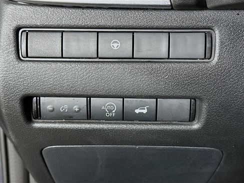 Used 2024 Nissan Rogue SV image 17