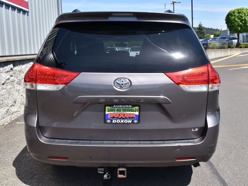 Used 2014 Toyota Sienna LE FWD image 6