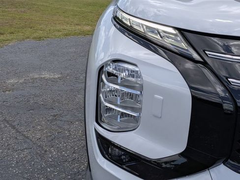New 2026 Mitsubishi Outlander AWD image 9