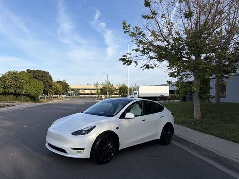 Used 2023 Tesla Model Y Performance AWD/4WD image 8