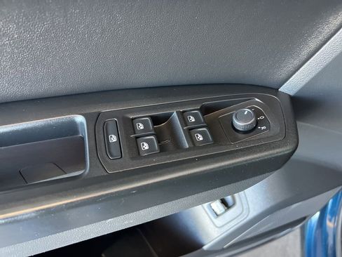 Used 2020 Volkswagen Atlas Cross Sport SE FWD image 30