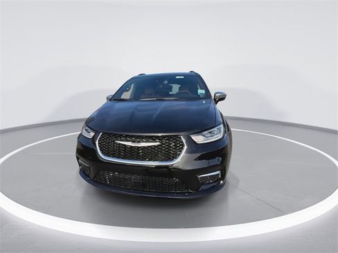 New 2026 Chrysler Pacifica Pinnacle image 3