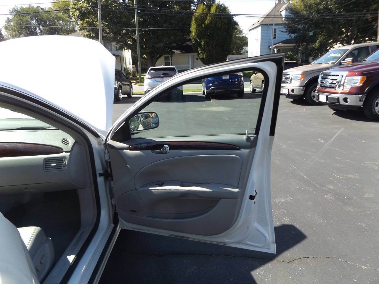 Used 2011 Buick Lucerne CXL FWD image 26