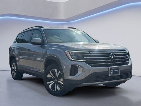 Certified 2026 Volkswagen Atlas SE FWD image 1