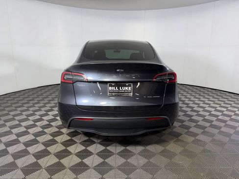 Used 2024 Tesla Model Y Long Range AWD/4WD image 8