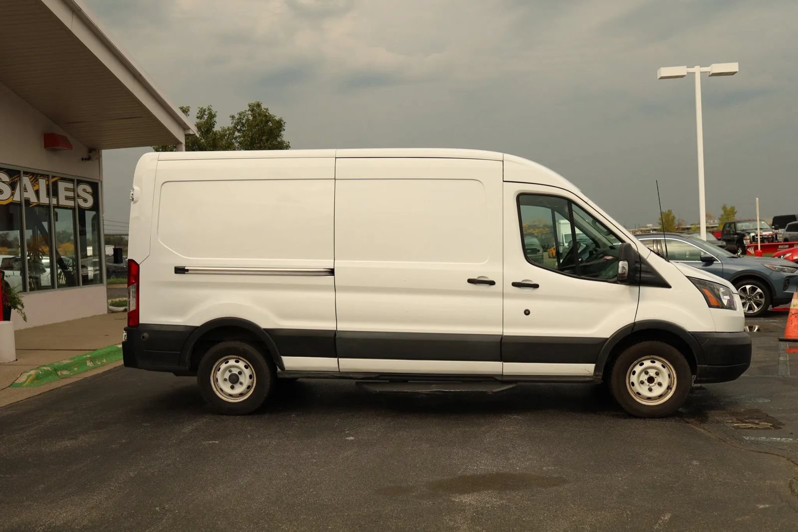 Used 2019 Ford Transit 150 148 Medium Roof RWD image 4