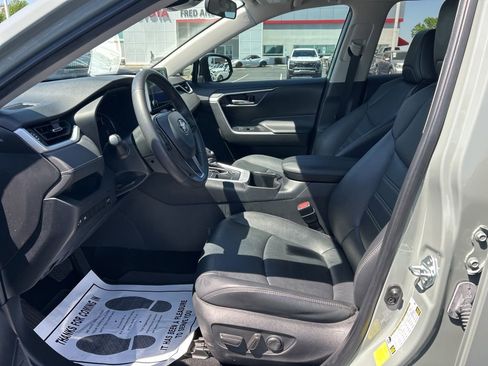 Used 2023 Toyota RAV4 XLE Premium image 2