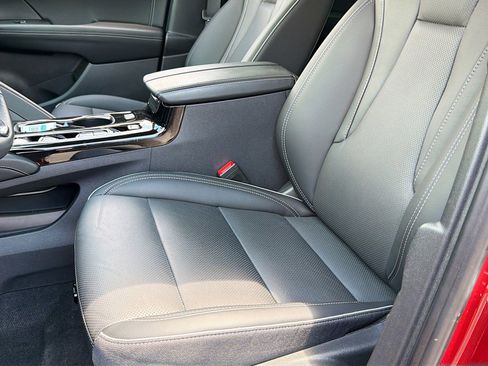 Used 2023 Buick Envision Essence AWD/4WD image 31