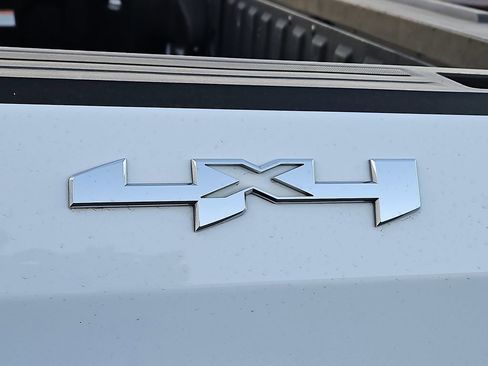 Used 2024 GMC Sierra 1500 SLT image 16