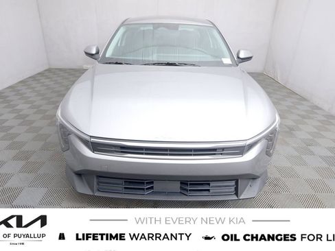 New 2025 Kia K4 LXS image 2
