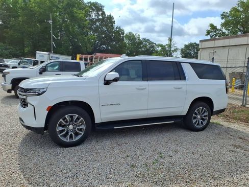 Used 2024 Chevrolet Suburban LT w/ LT Signature Plus Package AWD/4WD image 7