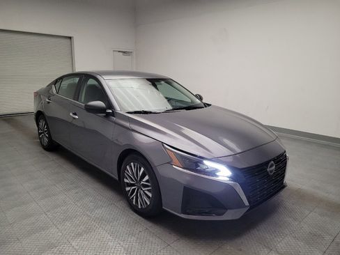 Used 2024 Nissan Altima 2.5 SV FWD image 13