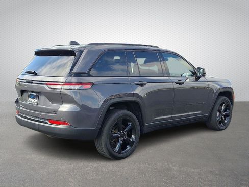 Used 2023 Jeep Grand Cherokee Altitude image 6