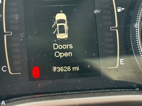 Used 2016 Jeep Cherokee Latitude image 7