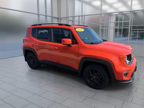 Used 2021 Jeep Renegade Latitude w/ Convenience Group FWD image 2