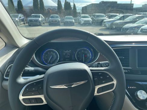 Used 2024 Chrysler Voyager LX image 37