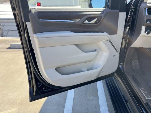 Used 2021 GMC Yukon XL Denali w/ Denali Premium Package image 26