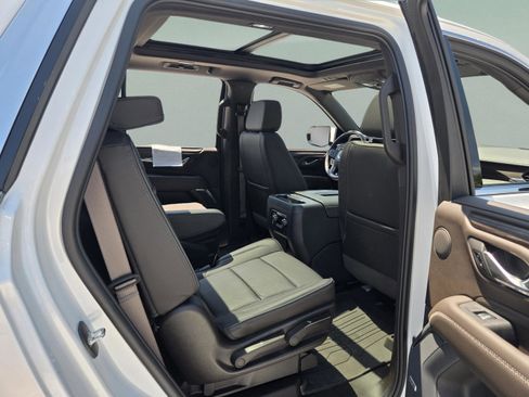 Used 2024 GMC Yukon Denali RWD image 17