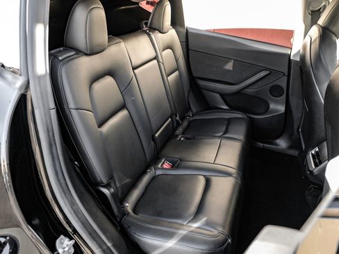 Used 2020 Tesla Model Y Long Range image 32