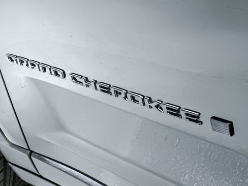 Used 2025 Jeep Grand Cherokee Altitude AWD/4WD image 29