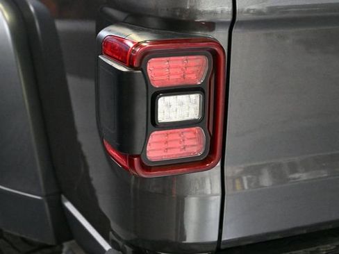 Used 2021 Jeep Gladiator Rubicon AWD/4WD image 24