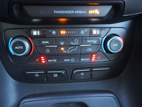 Used 2019 Ford Transit Connect XLT w/ XLT Premium Package image 20