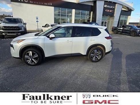 Used 2024 Nissan Rogue SL image 1