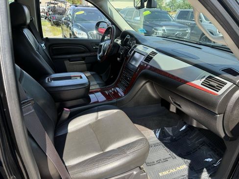 Used 2013 Cadillac Escalade Luxury AWD/4WD image 19