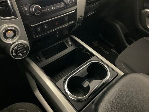 Used 2018 Nissan Titan SV w/ SV Convenience Package image 14