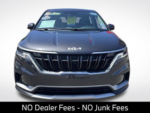 Used 2024 Kia Carnival LX FWD image 2