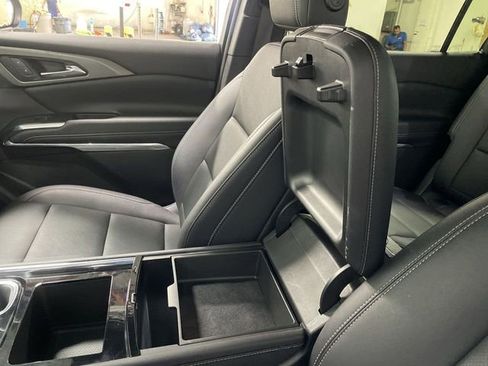 Used 2025 Chevrolet Traverse LT AWD/4WD image 21