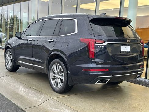 Used 2021 Cadillac XT6 Premium Luxury image 3