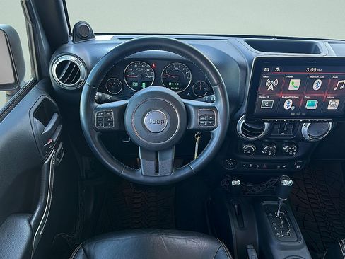 Used 2013 Jeep Wrangler Unlimited Sahara w/ Connectivity Group AWD/4WD image 10