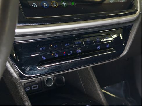 Used 2023 Chevrolet Bolt EUV LT w/ Comfort Package FWD image 41