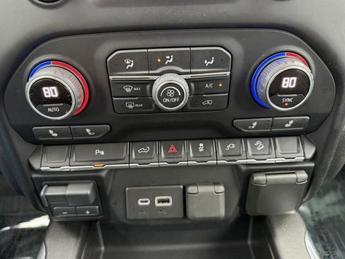 Used 2022 Chevrolet Silverado 2500 LT w/ Convenience Package image 22