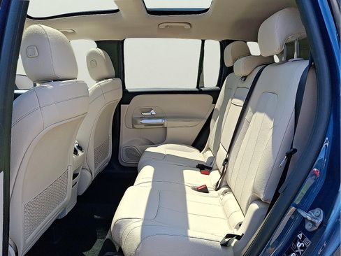 Used 2021 Mercedes-Benz GLB 250 4MATIC image 11