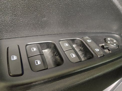 Used 2020 Hyundai Venue SE FWD image 27