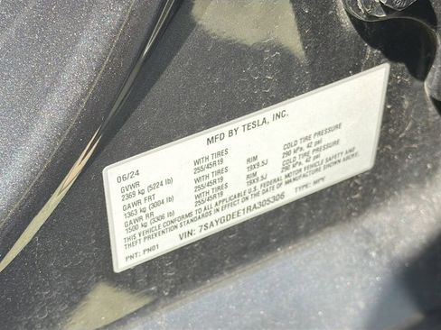 Used 2024 Tesla Model Y Long Range AWD/4WD image 30