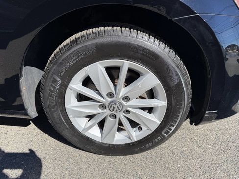 Used 2016 Volkswagen Golf S image 14