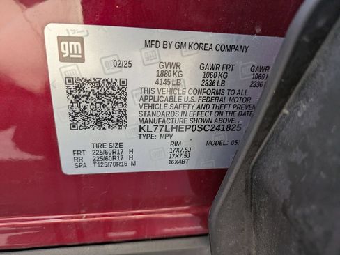Used 2025 Chevrolet Trax LT w/ LT Convenience Package FWD image 34