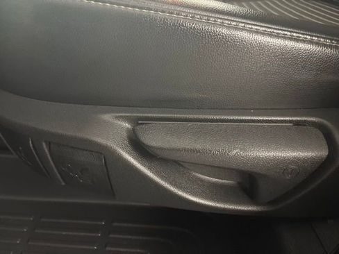 Used 2023 Toyota Highlander XSE FWD image 19