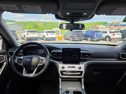 Used 2023 Ford Explorer XLT w/ Equipment Group 202A AWD/4WD image 15