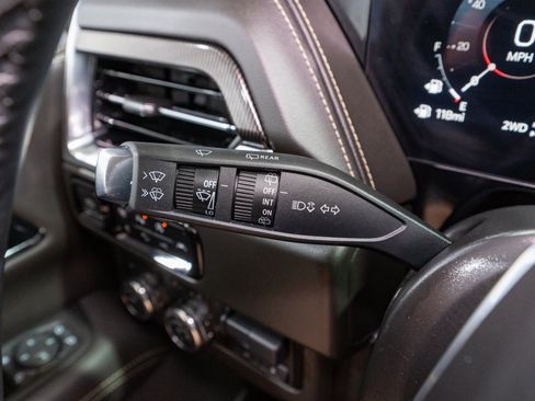Used 2025 GMC Yukon Elevation w/ Elevation Premium Package AWD/4WD image 29