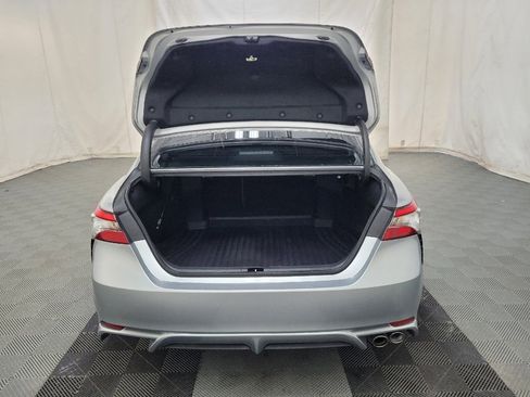 Used 2018 Toyota Camry SE image 30