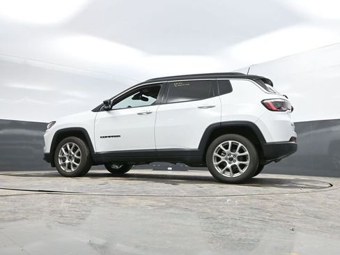 Used 2025 Jeep Compass Limited image 50