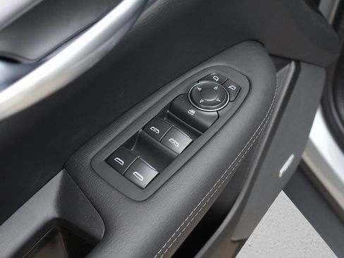 New 2026 Cadillac XT5 Luxury image 11