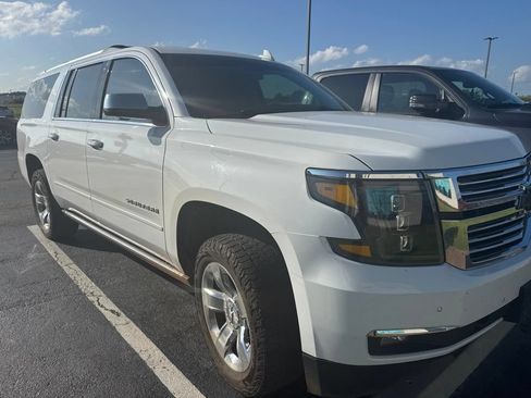 Used 2018 Chevrolet Suburban Premier AWD/4WD image 3