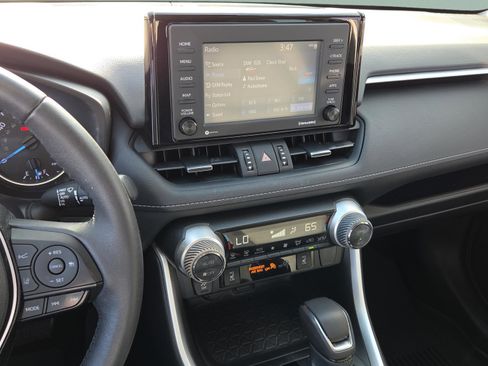 Certified 2021 Toyota RAV4 XLE Premium image 27