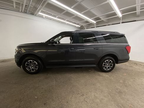 Used 2024 Ford Expedition Max XLT image 3