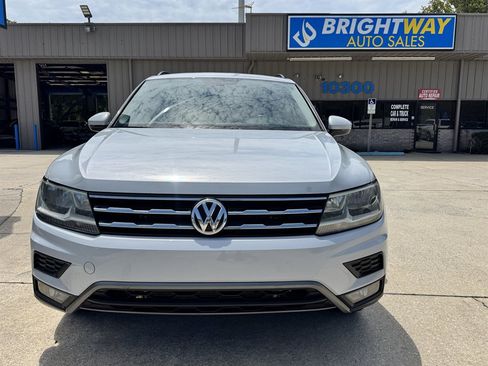 Used 2018 Volkswagen Tiguan SE w/ Front Fog Lights Package FWD image 3